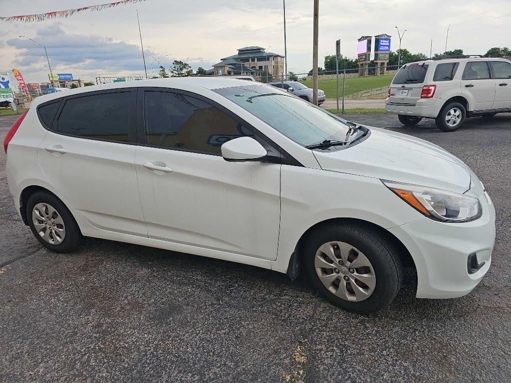 Hyundai Accent 5dr HB Auto SE 2013