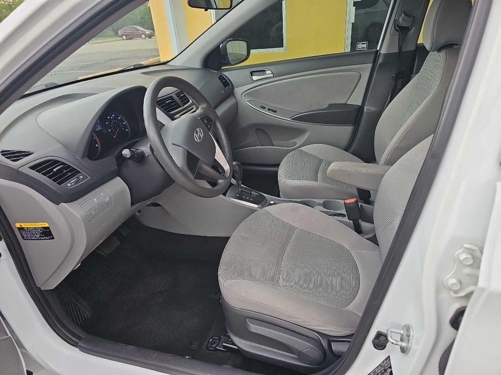 Hyundai Accent 5dr HB Auto SE 2013