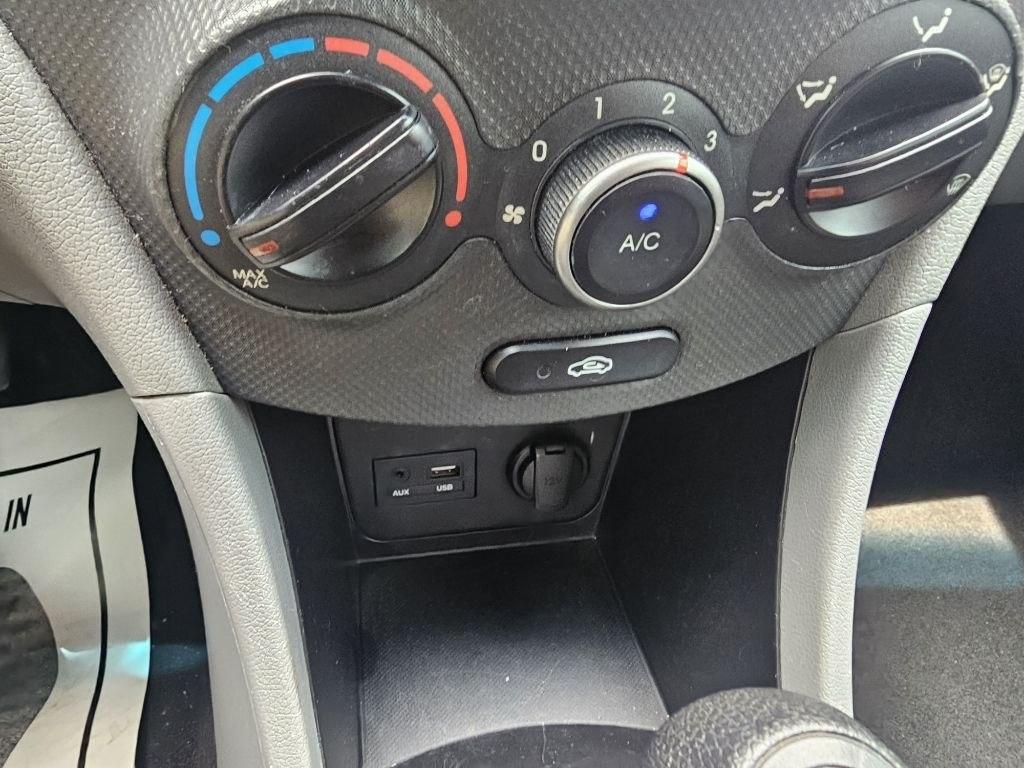 Hyundai Accent 5dr HB Auto SE 2013