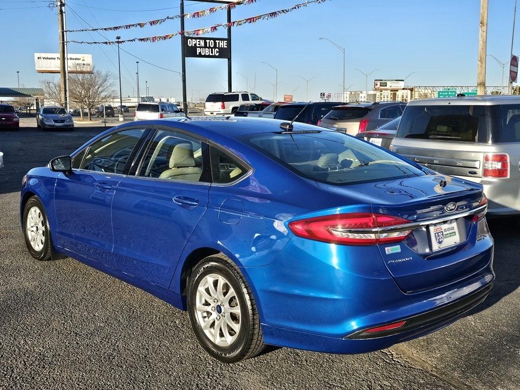 Ford Fusion S FWD 2017