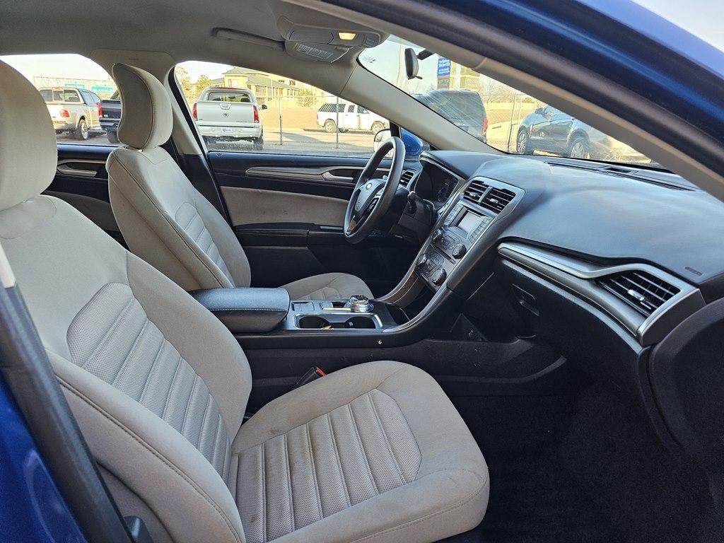Ford Fusion S FWD 2017