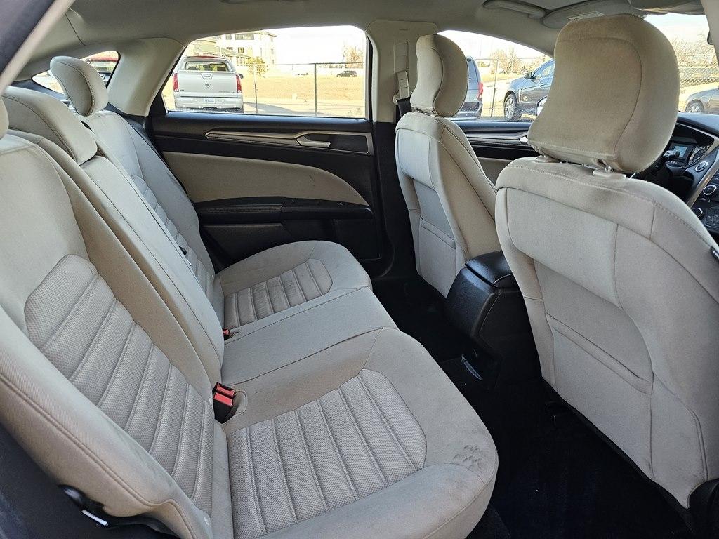 Ford Fusion S FWD 2017