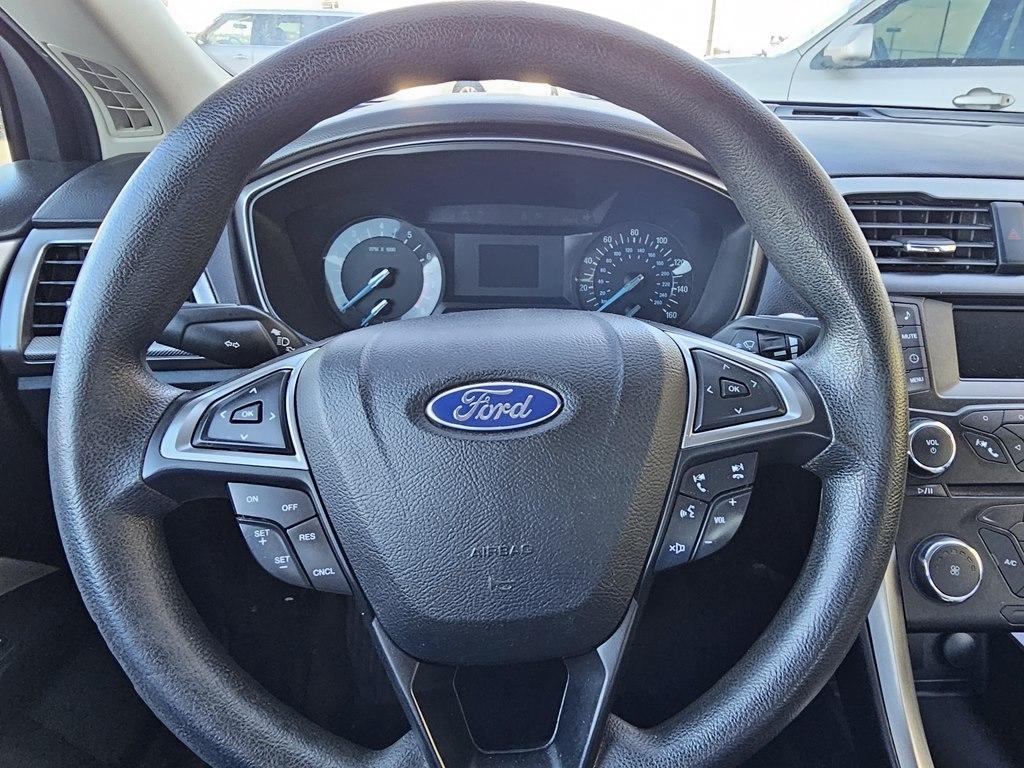 Ford Fusion S FWD 2017