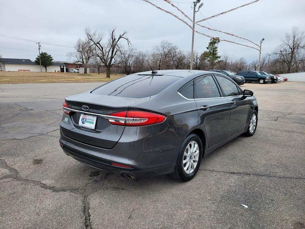 Ford Fusion S FWD 2017