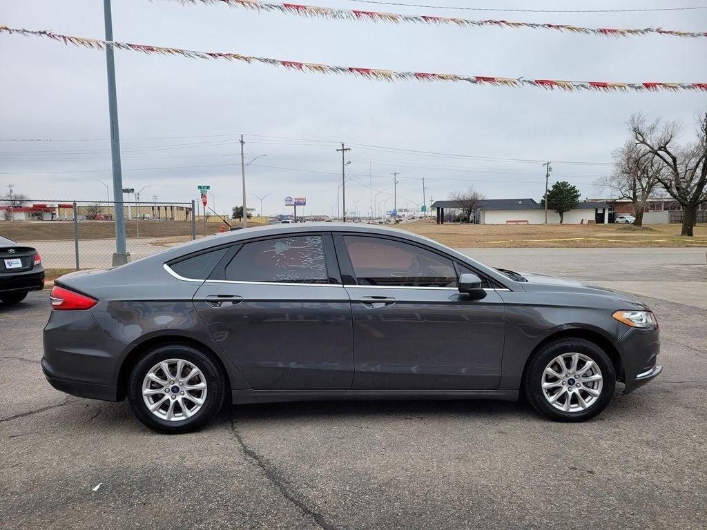 Ford Fusion S FWD 2017