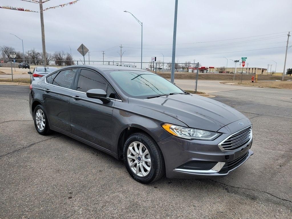 Ford Fusion S FWD 2017