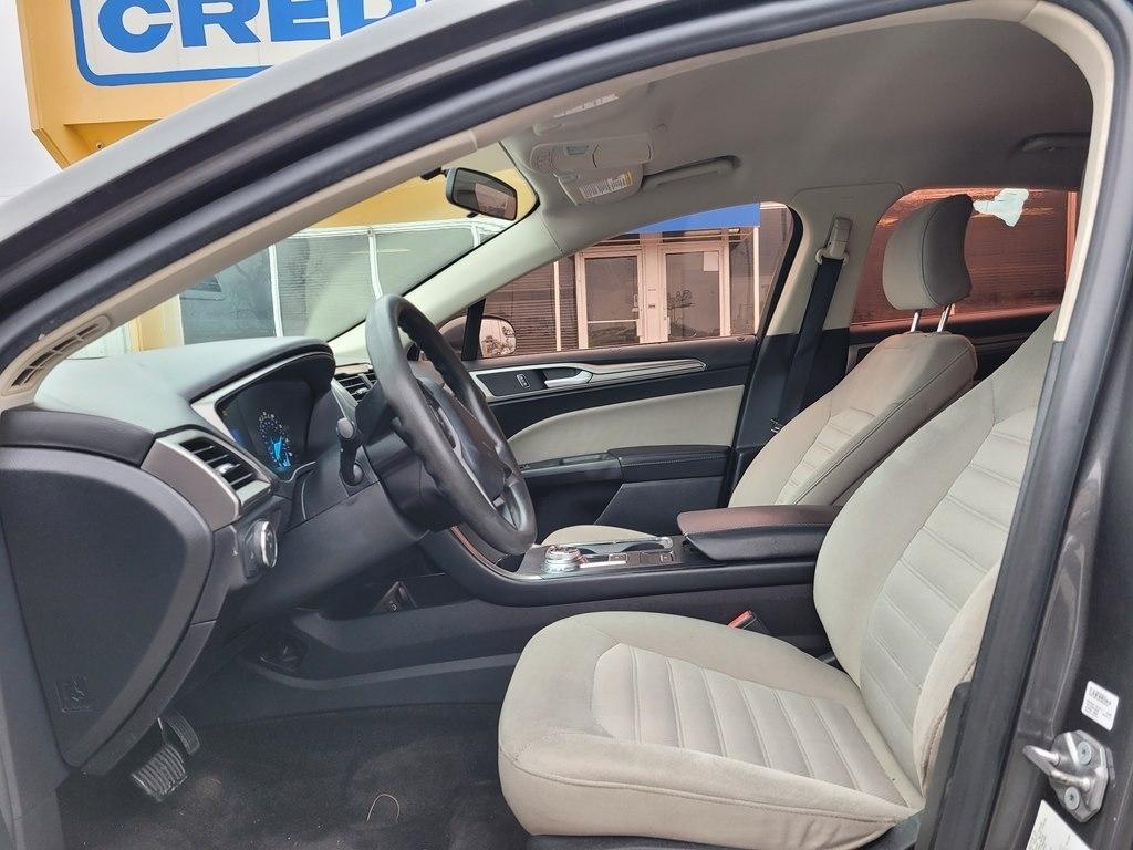 Ford Fusion S FWD 2017