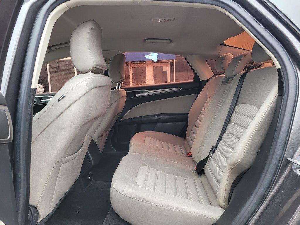 Ford Fusion S FWD 2017