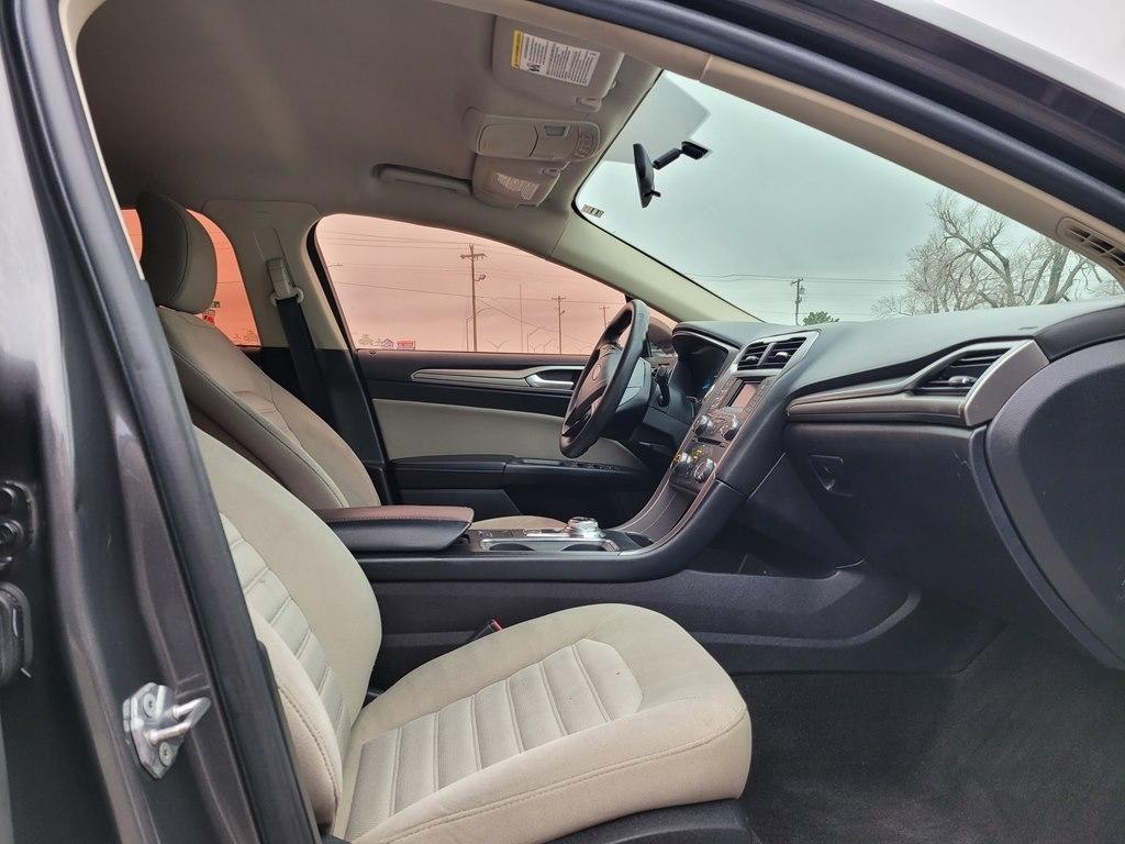 Ford Fusion S FWD 2017
