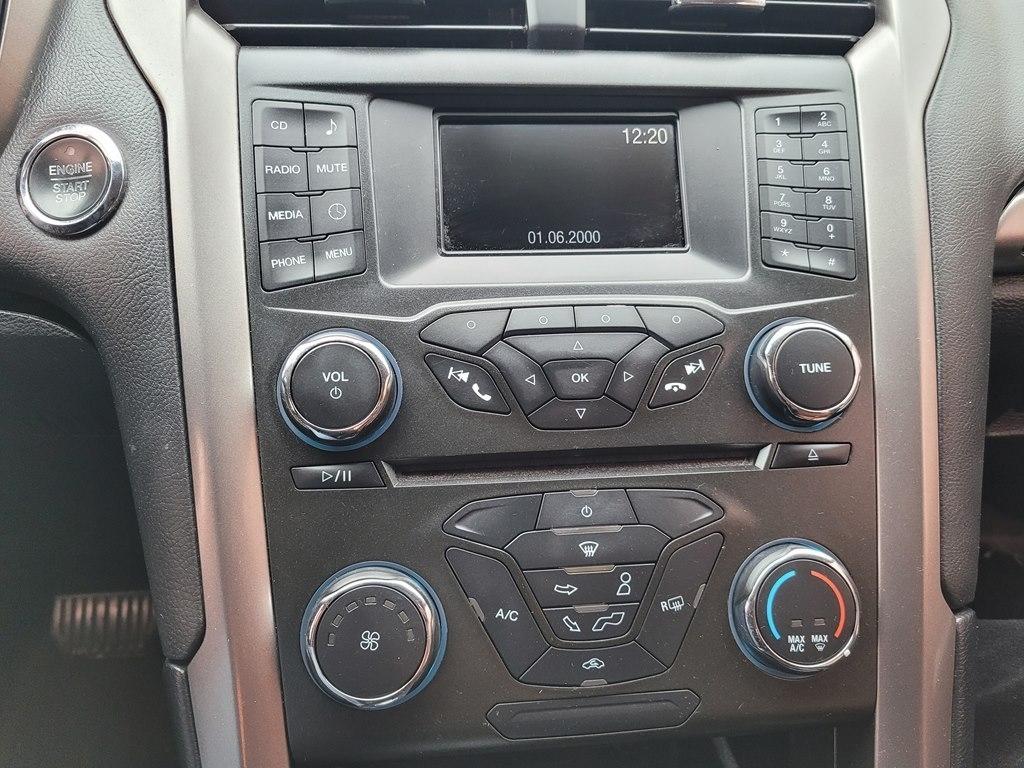 Ford Fusion S FWD 2017