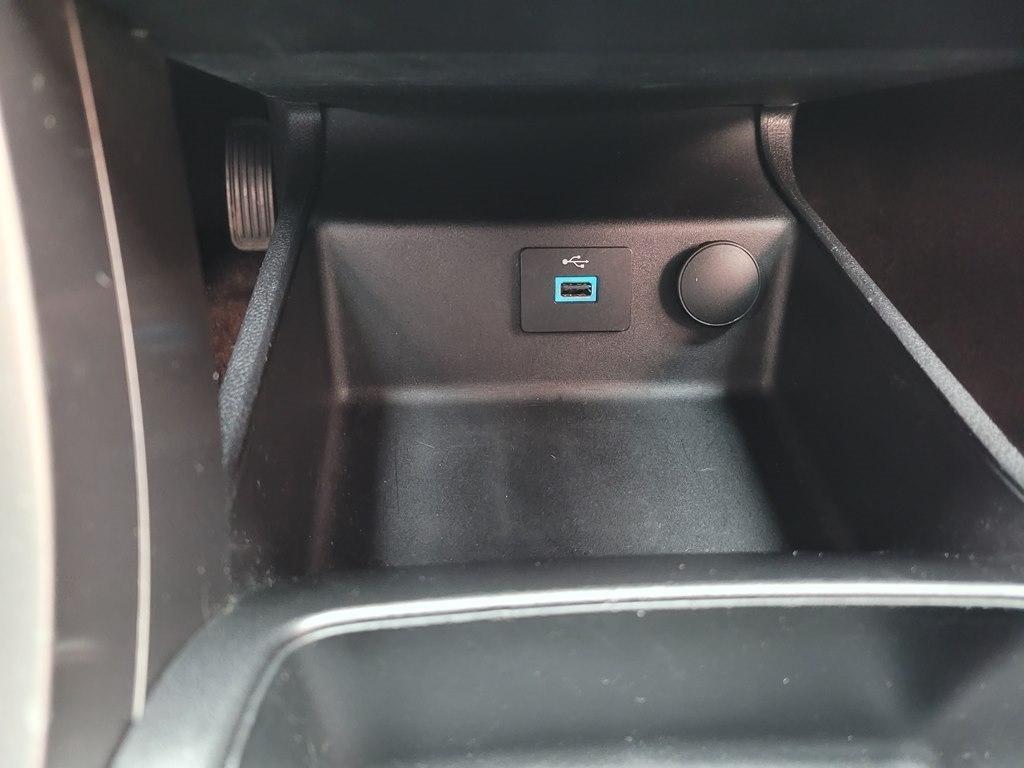 Ford Fusion S FWD 2017