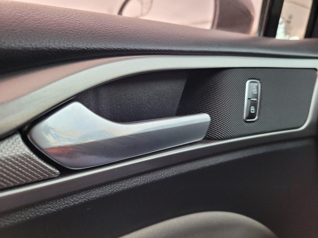 Ford Fusion S FWD 2017