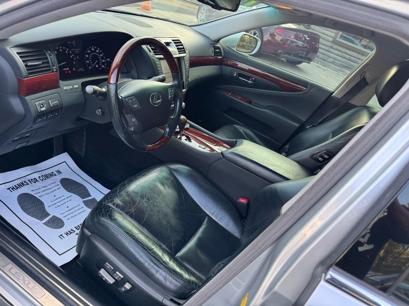 Lexus LS 460 Luxury Sedan 2011