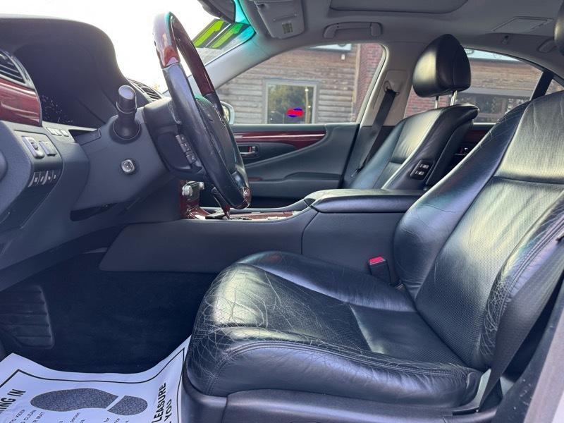 Lexus LS 460 Luxury Sedan 2011