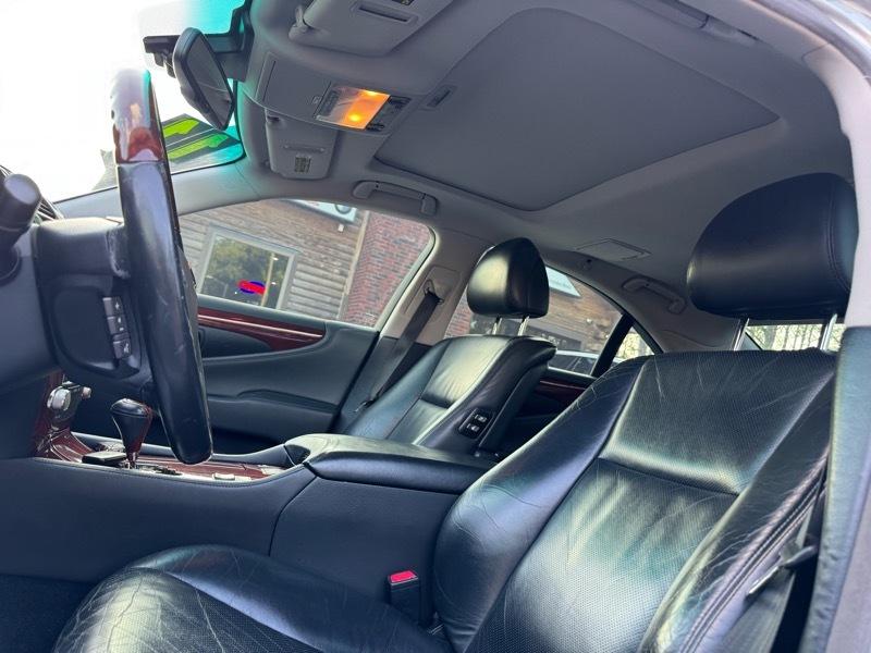 Lexus LS 460 Luxury Sedan 2011