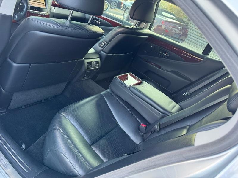 Lexus LS 460 Luxury Sedan 2011