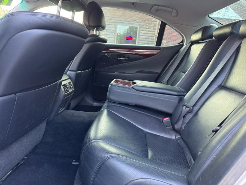 Lexus LS 460 Luxury Sedan 2011