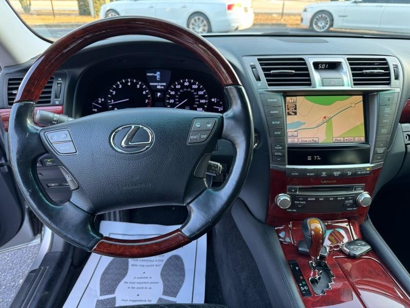 Lexus LS 460 Luxury Sedan 2011