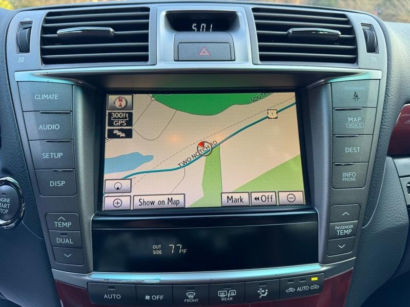 Lexus LS 460 Luxury Sedan 2011