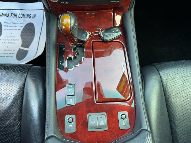 Lexus LS 460 Luxury Sedan 2011