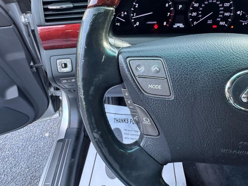 Lexus LS 460 Luxury Sedan 2011