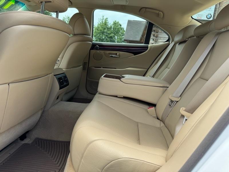 Lexus LS 460 Luxury Sedan 2007