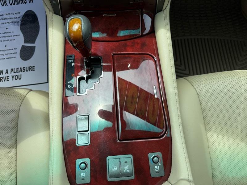 Lexus LS 460 Luxury Sedan 2007