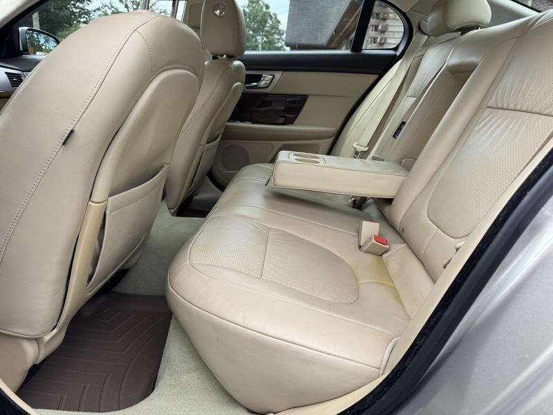 Jaguar XF-Series Supercharged 2010