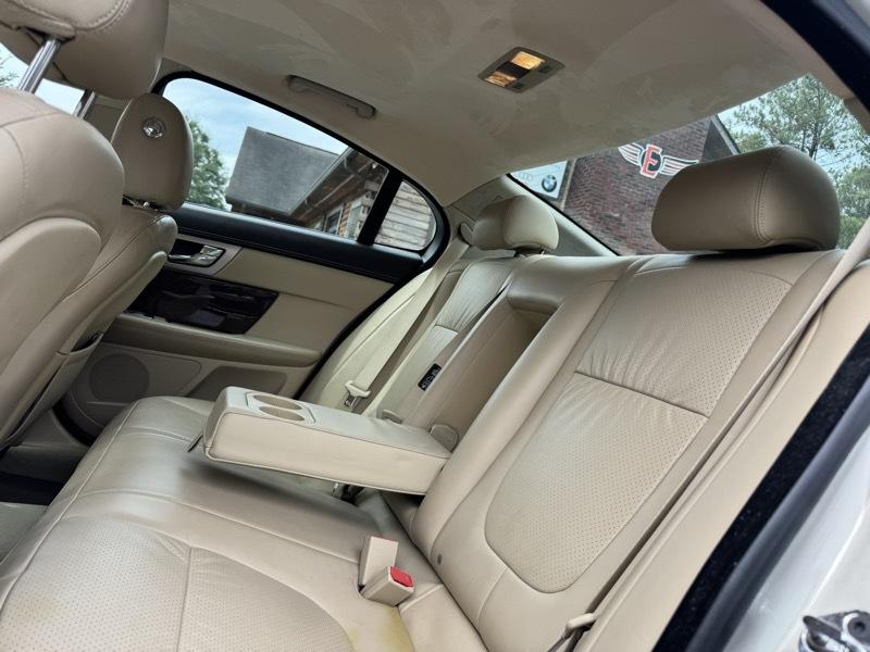 Jaguar XF-Series Supercharged 2010