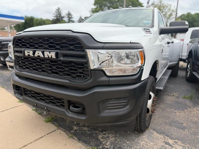 RAM 3500 Tradesman Crew Cab 4WD DRW 2022