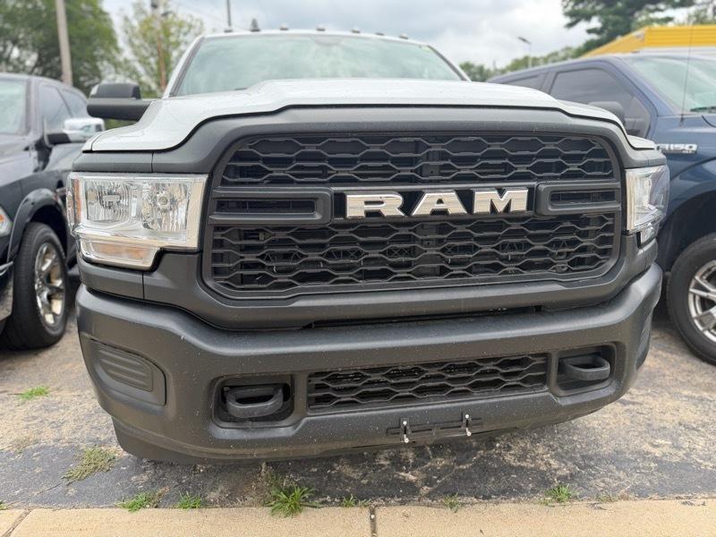 RAM 3500 Tradesman Crew Cab 4WD DRW 2022