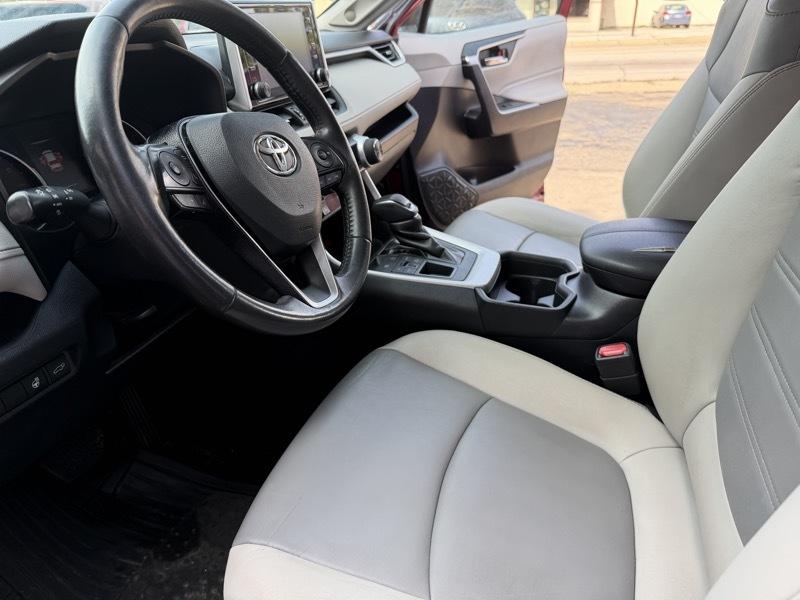 Toyota RAV4 XLE Premium AWD 2021