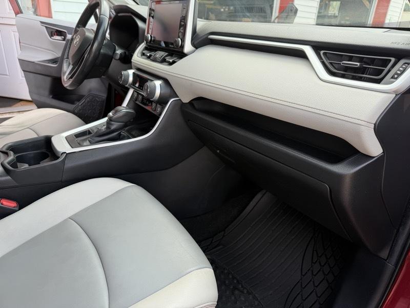 Toyota RAV4 XLE Premium AWD 2021