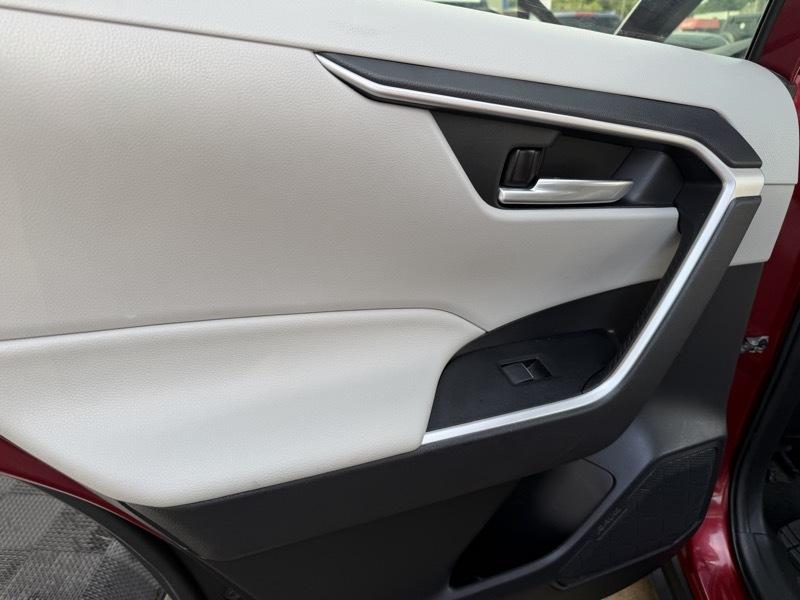 Toyota RAV4 XLE Premium AWD 2021
