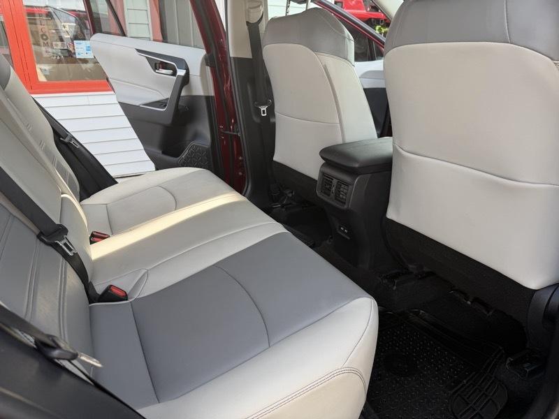 Toyota RAV4 XLE Premium AWD 2021
