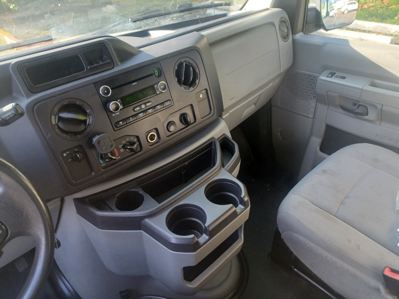 Ford Econoline E-150 2011