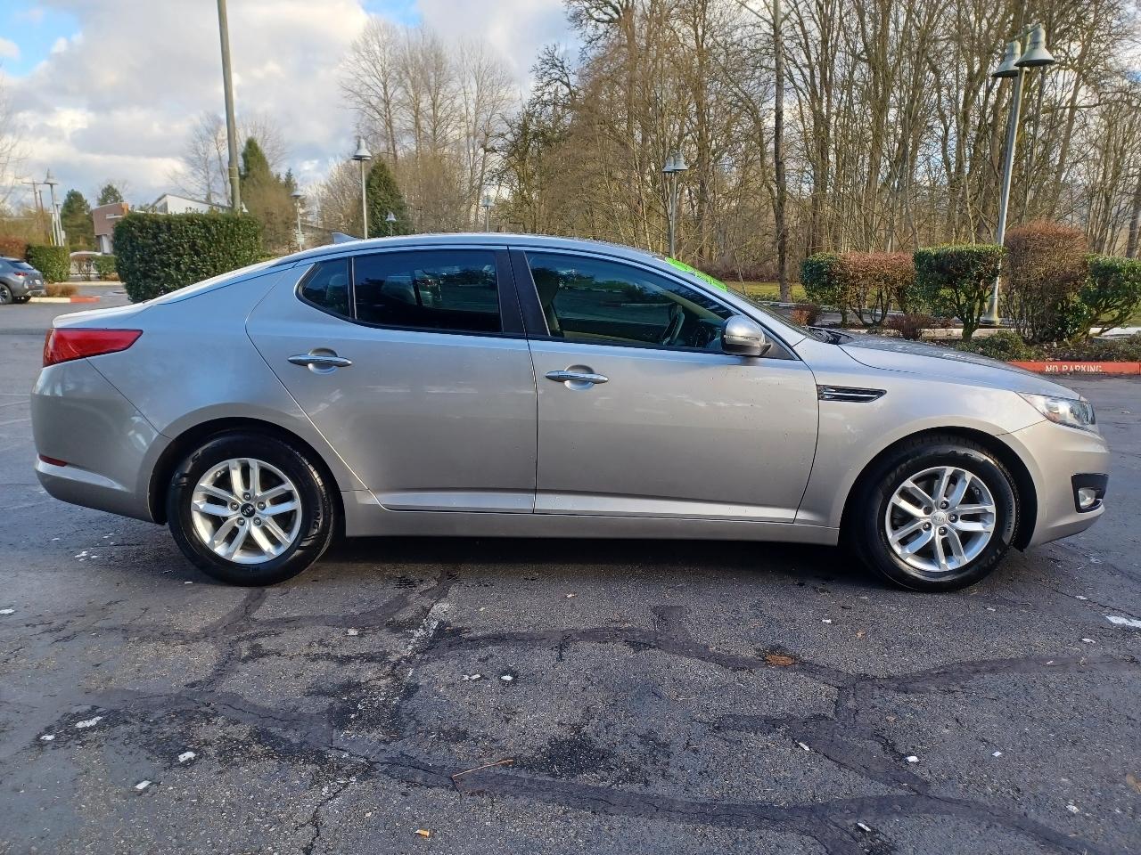 Kia Optima LX MT 2013