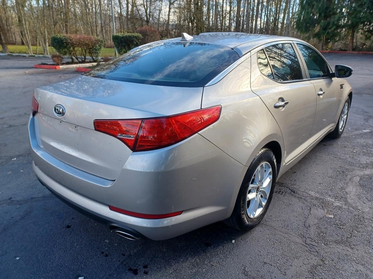 Kia Optima LX MT 2013
