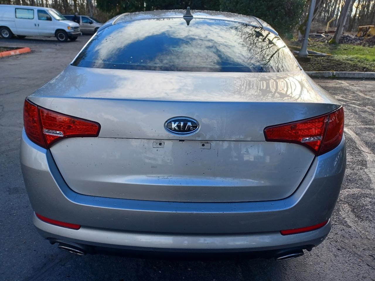 Kia Optima LX MT 2013