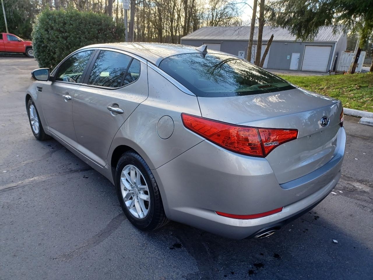 Kia Optima LX MT 2013