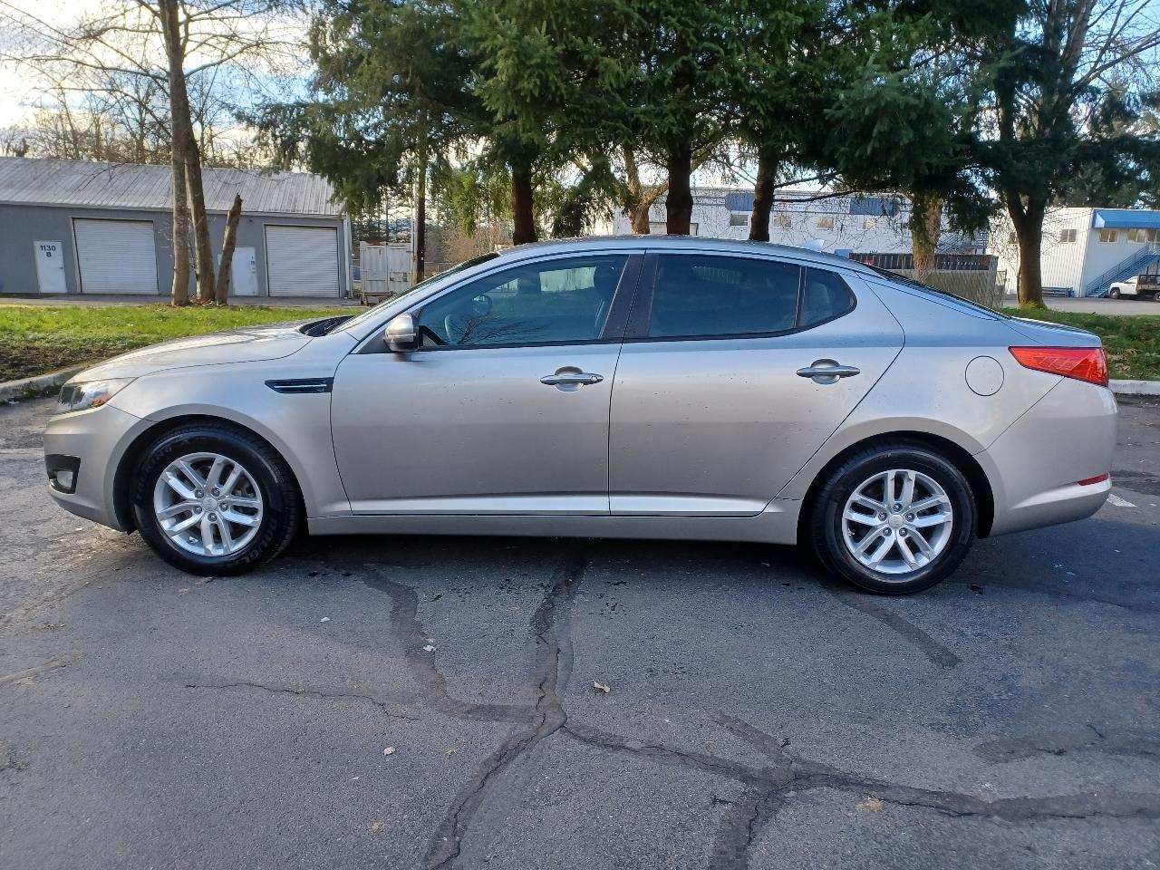 Kia Optima LX MT 2013