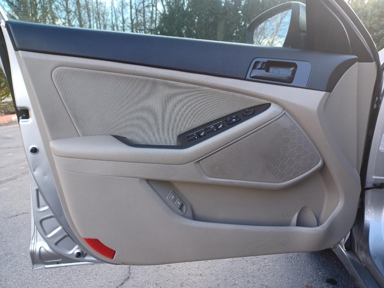 Kia Optima LX MT 2013