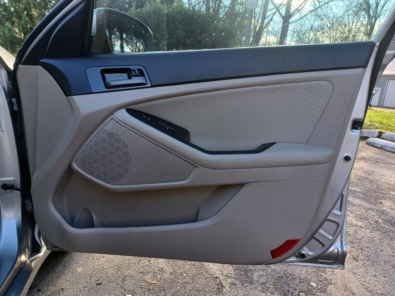 Kia Optima LX MT 2013