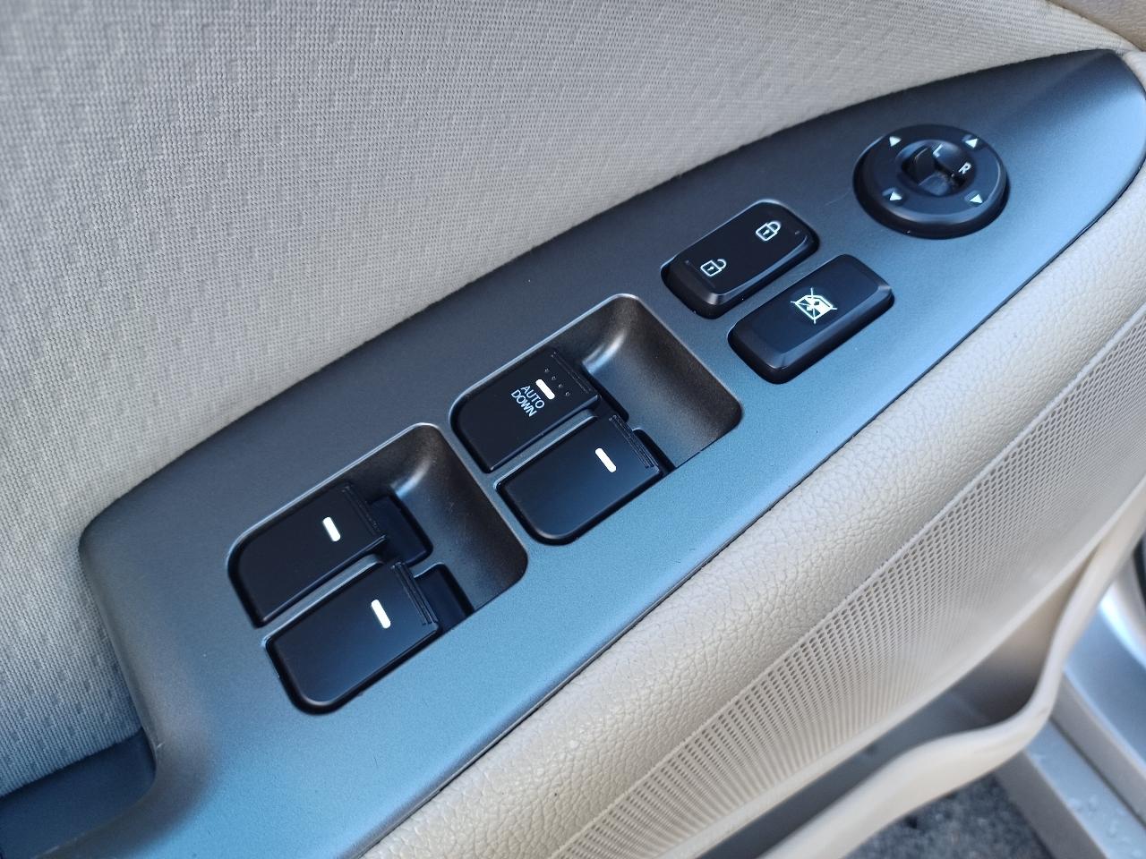 Kia Optima LX MT 2013