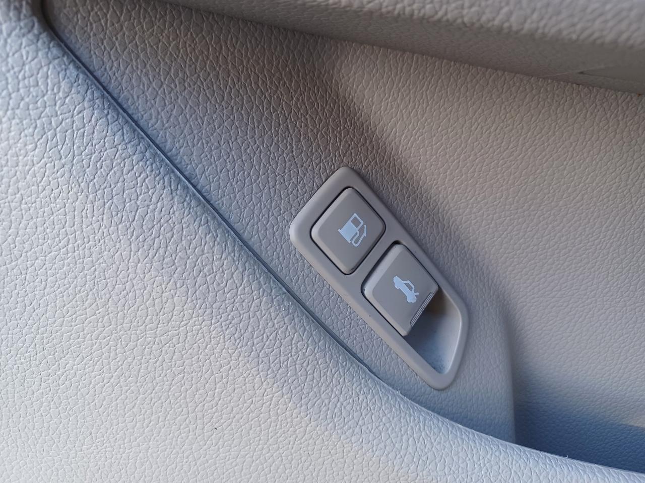 Kia Optima LX MT 2013