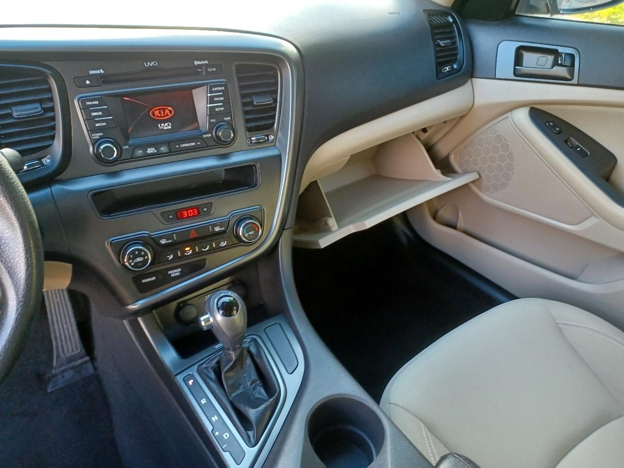 Kia Optima LX MT 2013