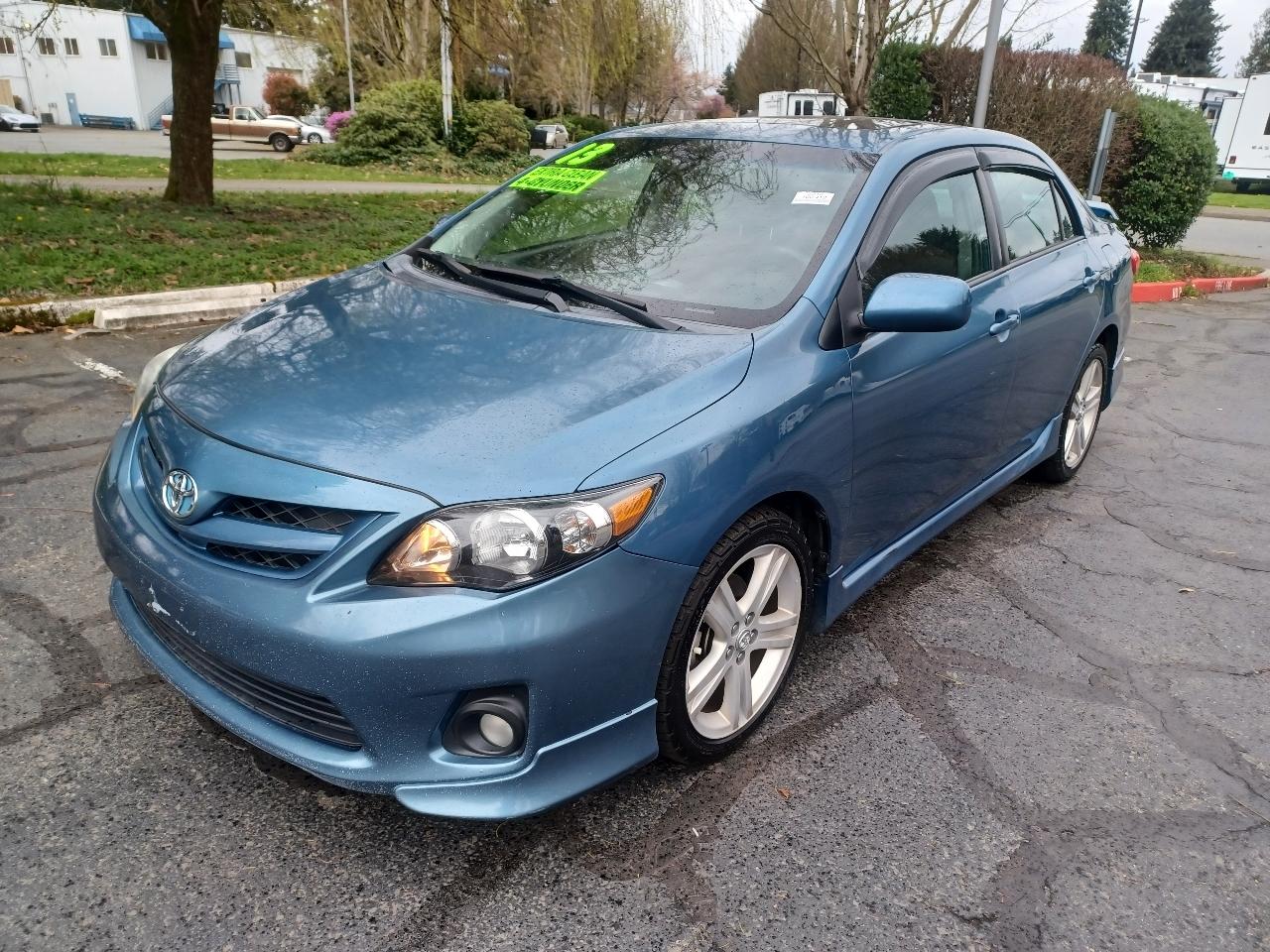 Toyota Corolla S 5-Speed MT 2013