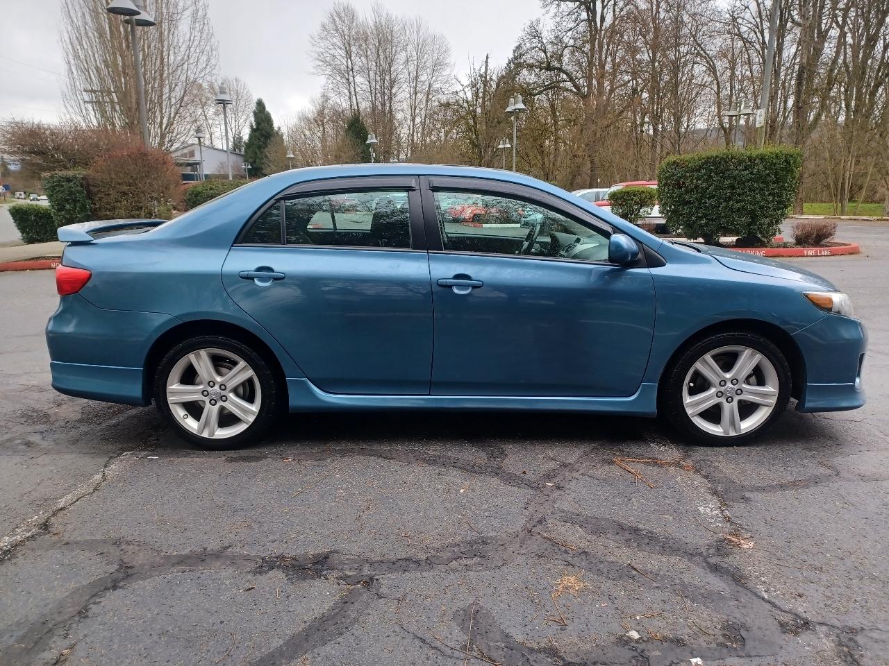 Toyota Corolla S 5-Speed MT 2013