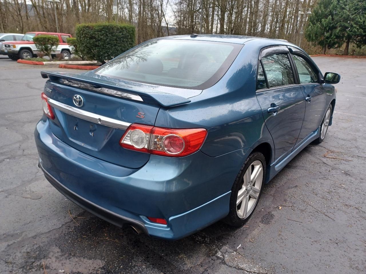 Toyota Corolla S 5-Speed MT 2013
