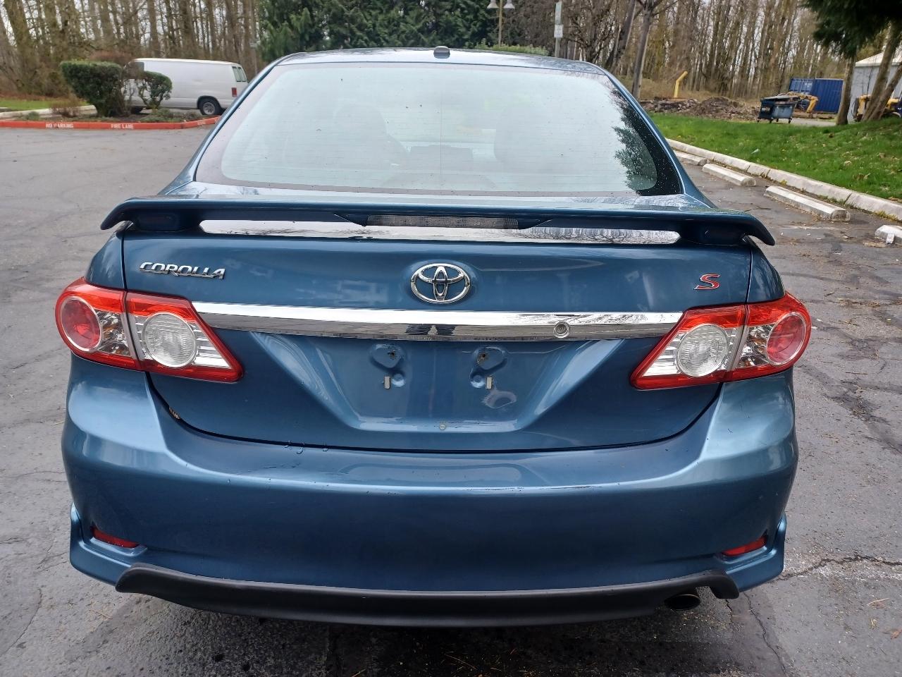 Toyota Corolla S 5-Speed MT 2013